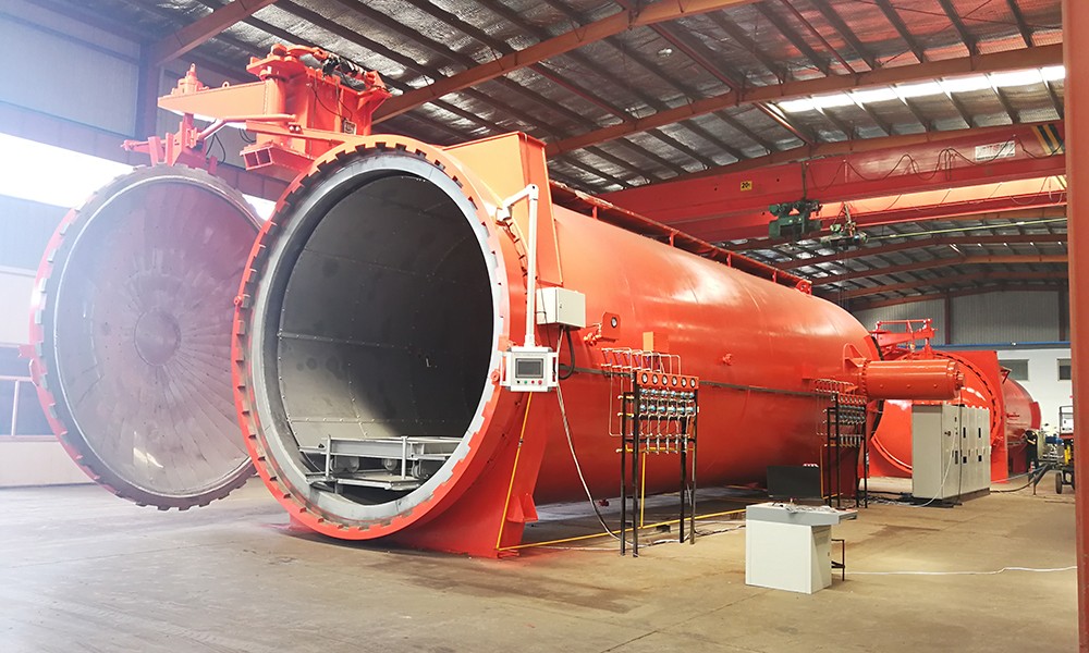 東南亞客戶 Φ4000X12000mm 250℃ 1.5Mpa（帶罐內(nèi)旋轉(zhuǎn)裝置）